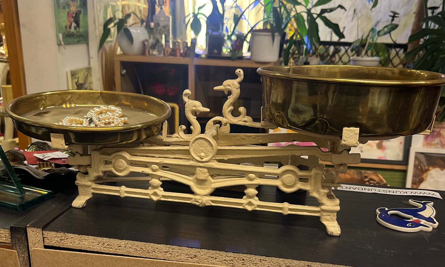 Vintage Waage mit Gewichten