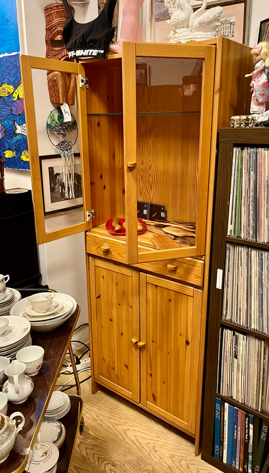 Vintage Kommode mit Virine