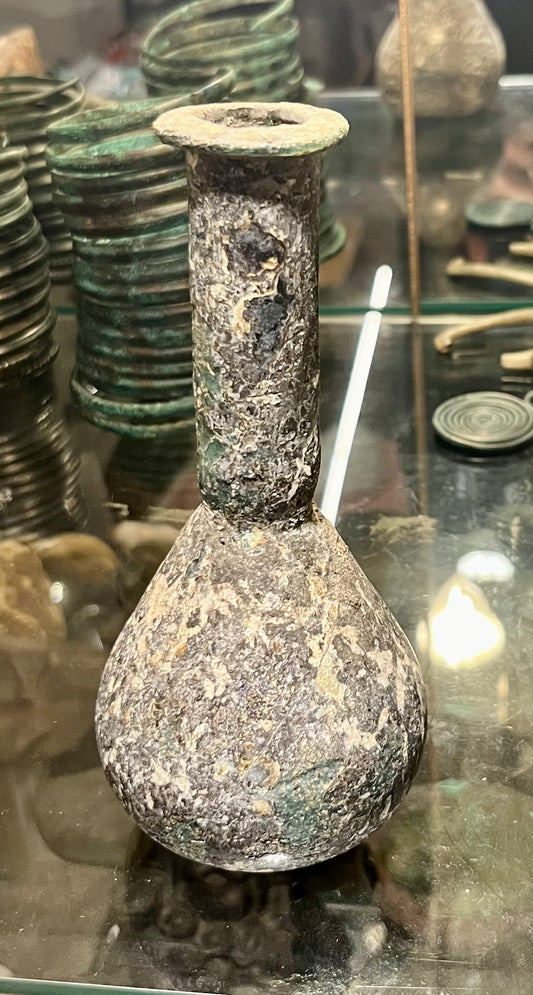 Carnuntum römische Glasflasche ungereinigt