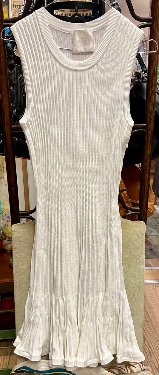 Vintage GIVENCHY
Ruffle Hem Strapless Dress