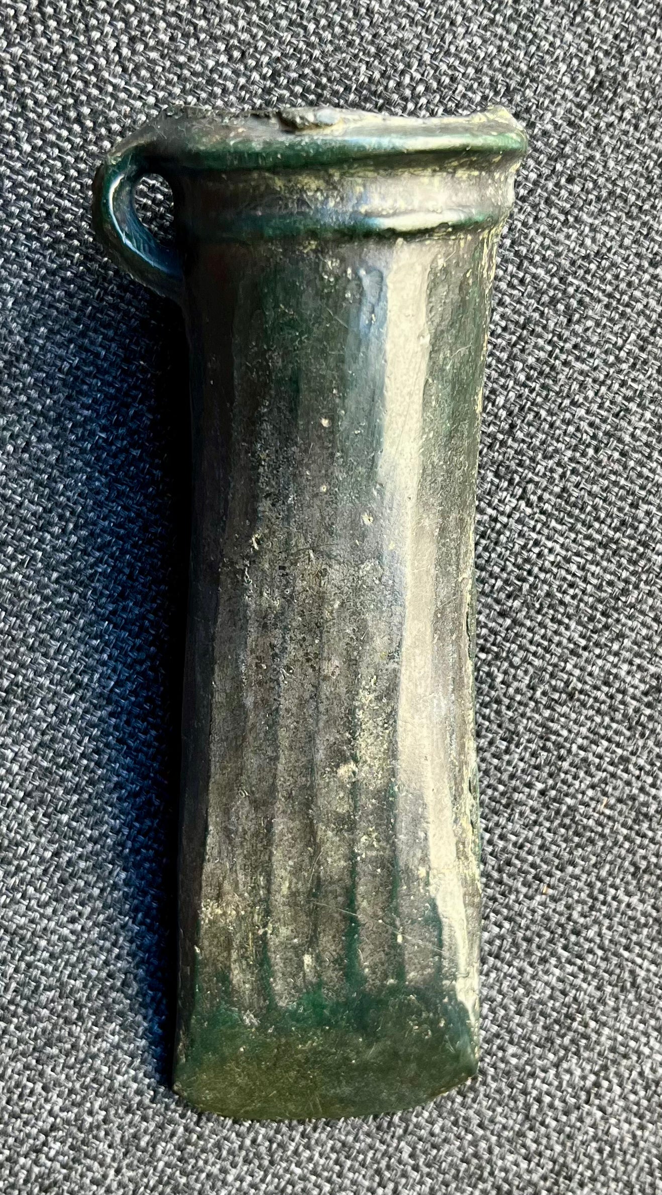 Facettiertes Tüllenbeil der Spätbronzezeit