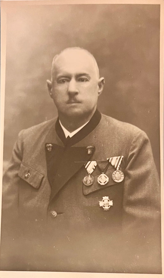 Historische Porträtpostkarte – Offizier in k. u. k. Uniform