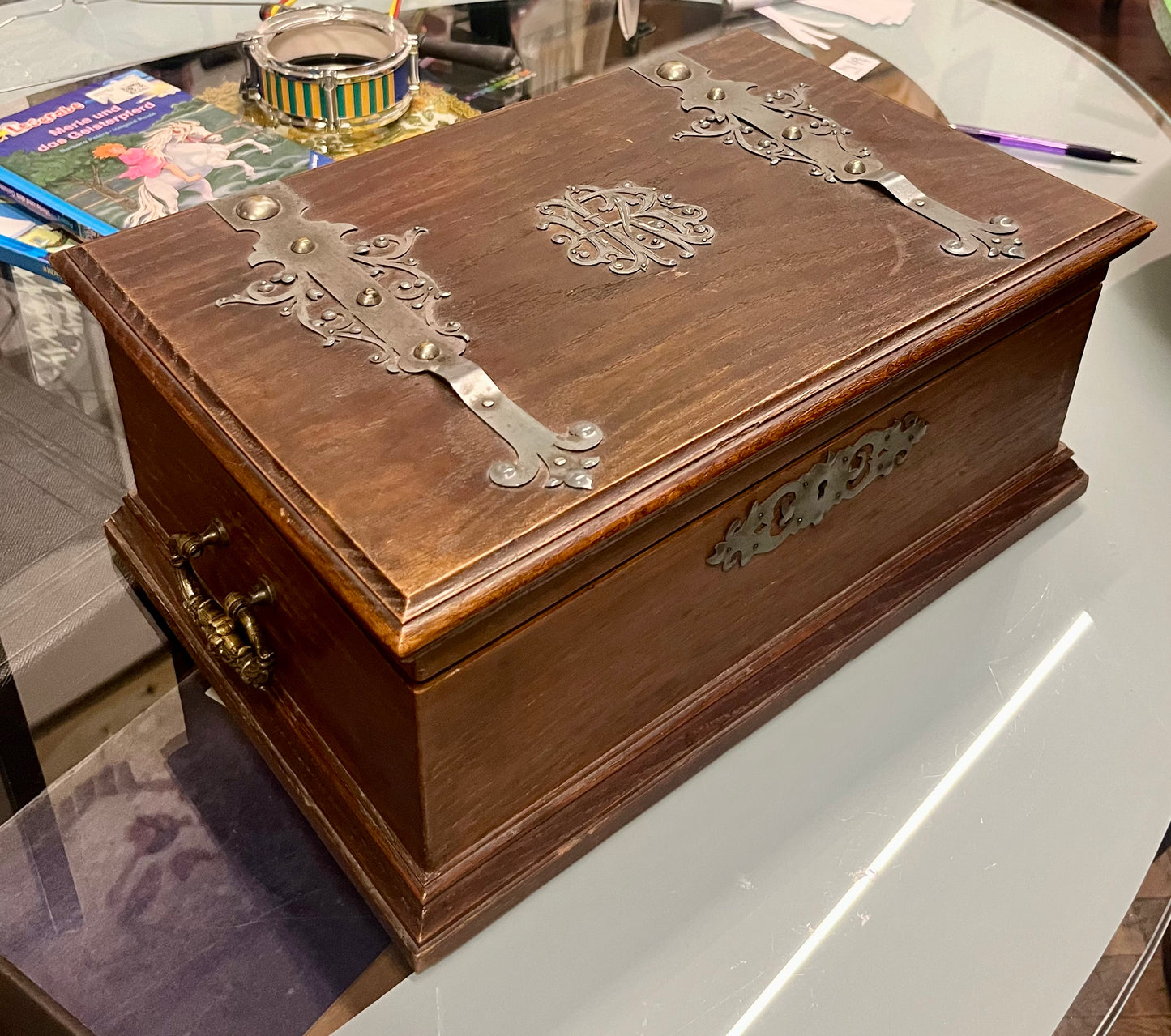 Große alte Schatulle