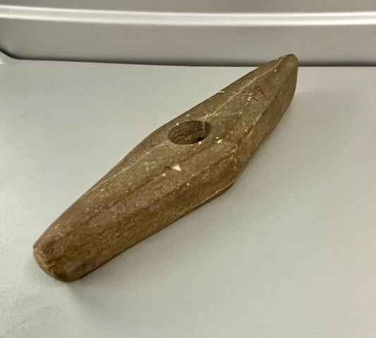 Neolithische facettierte Axt