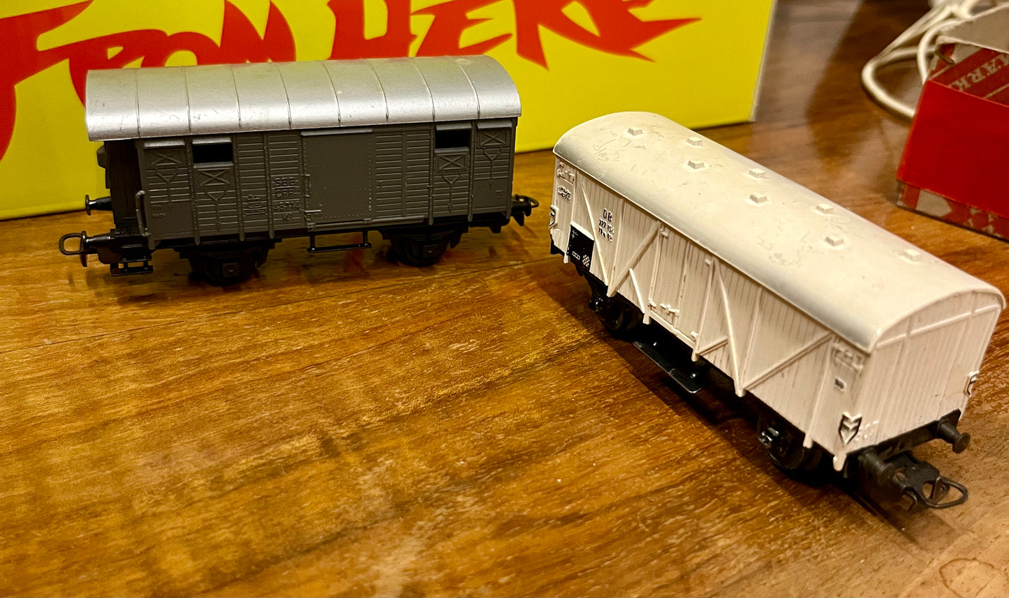 Vintage Märklin H0 Güterwagen Lot – 2 alte Waggons (gedeckt & Kühlwagen, ca. 1950er–60er)