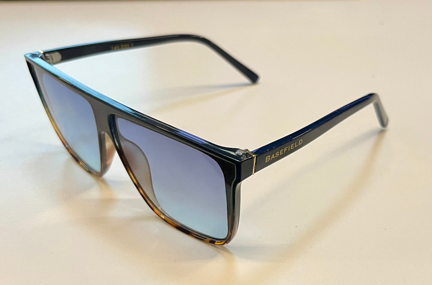 Basefield Vintage Sonnenbrille – Flat-Top, Schwarz/Havanna, Blaue Verlaufsgläser