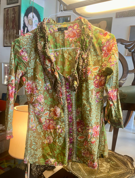 Vintage Bluse Olivgrün Blumenmuster mit Rüschen – Boho 70er Stil