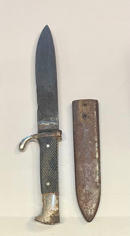 Fahrtenmesser mit Scheide und strukturiertem Griff