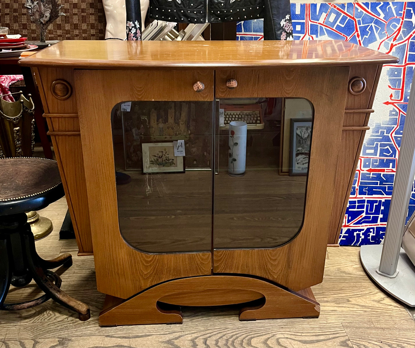 Vintage Vitrinenschrank | Eiche, Getöntes Glas | Österreich ca. 1960–70er