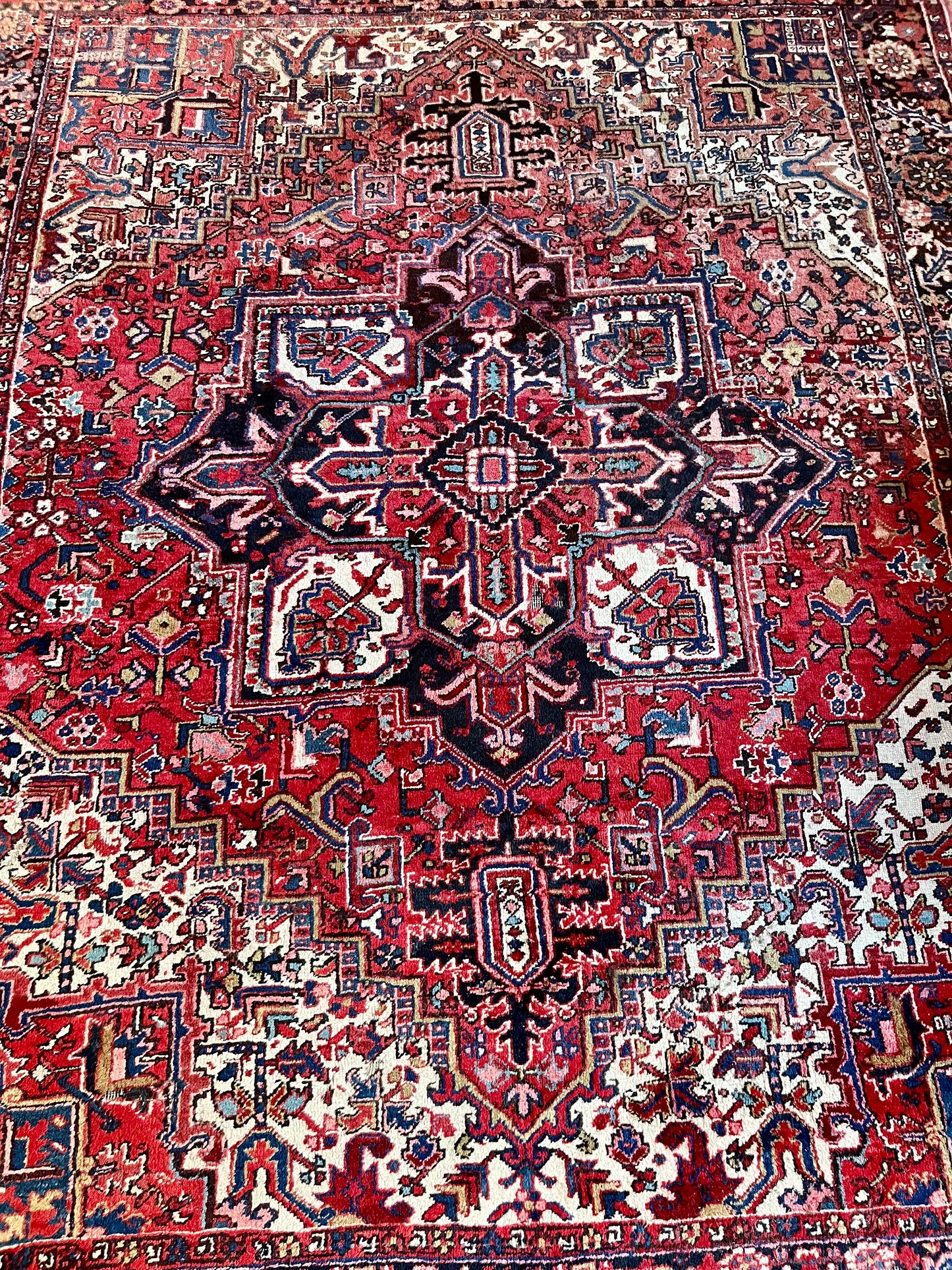 Großer Heriz-Perserteppich, 243 × 315 cm