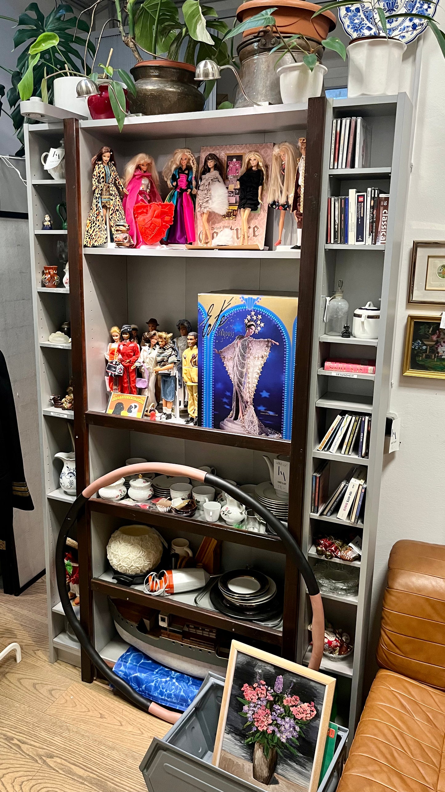 Wandregal mehrteilig beleuchtet