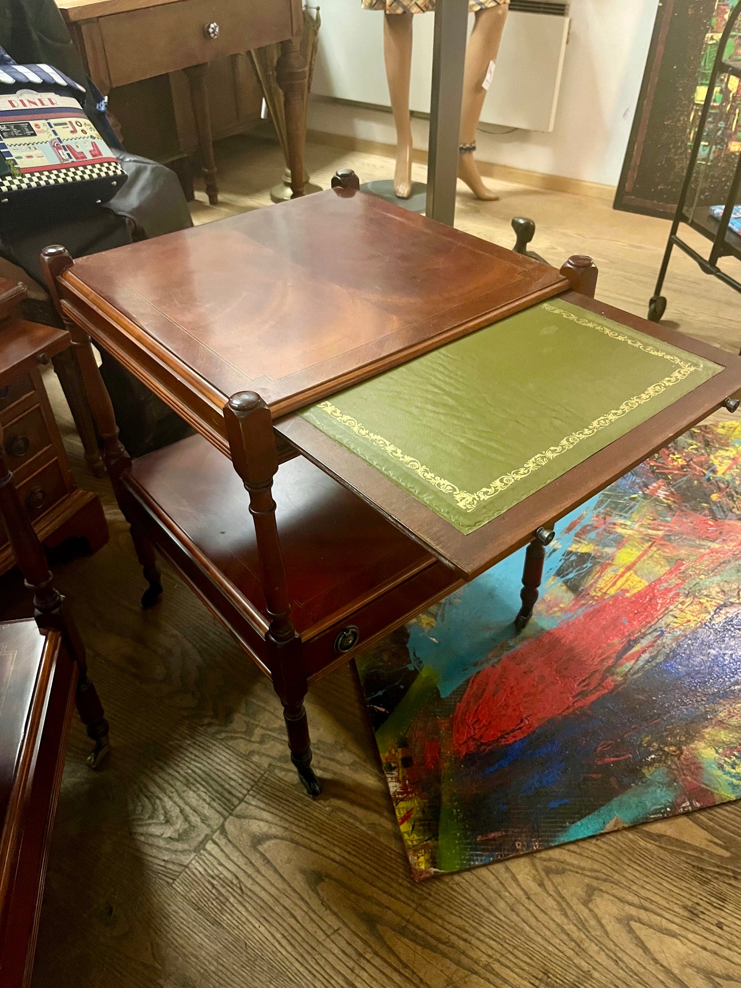 Paar Vintage Beistelltische mit Rollen