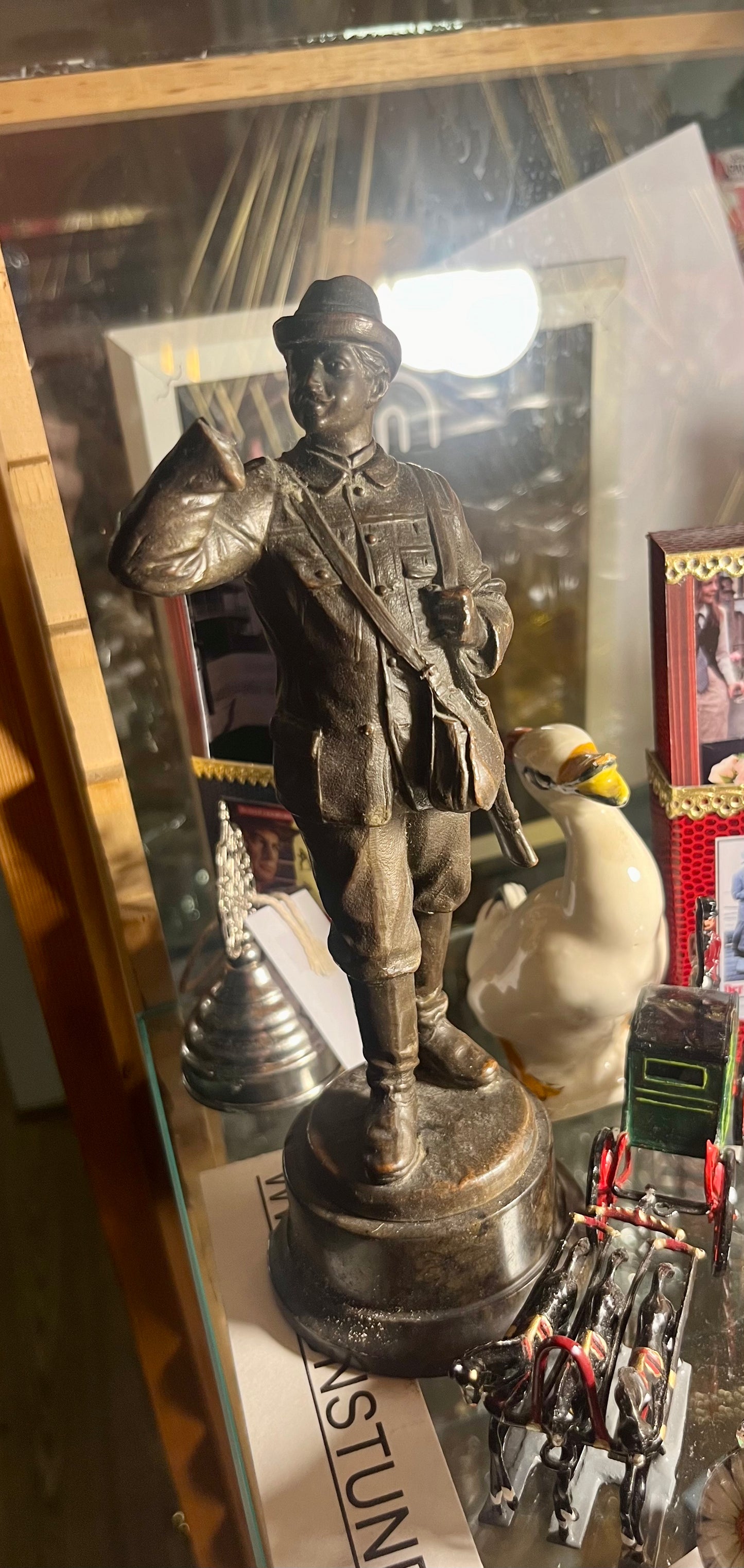 Bronze Jäger Statuette