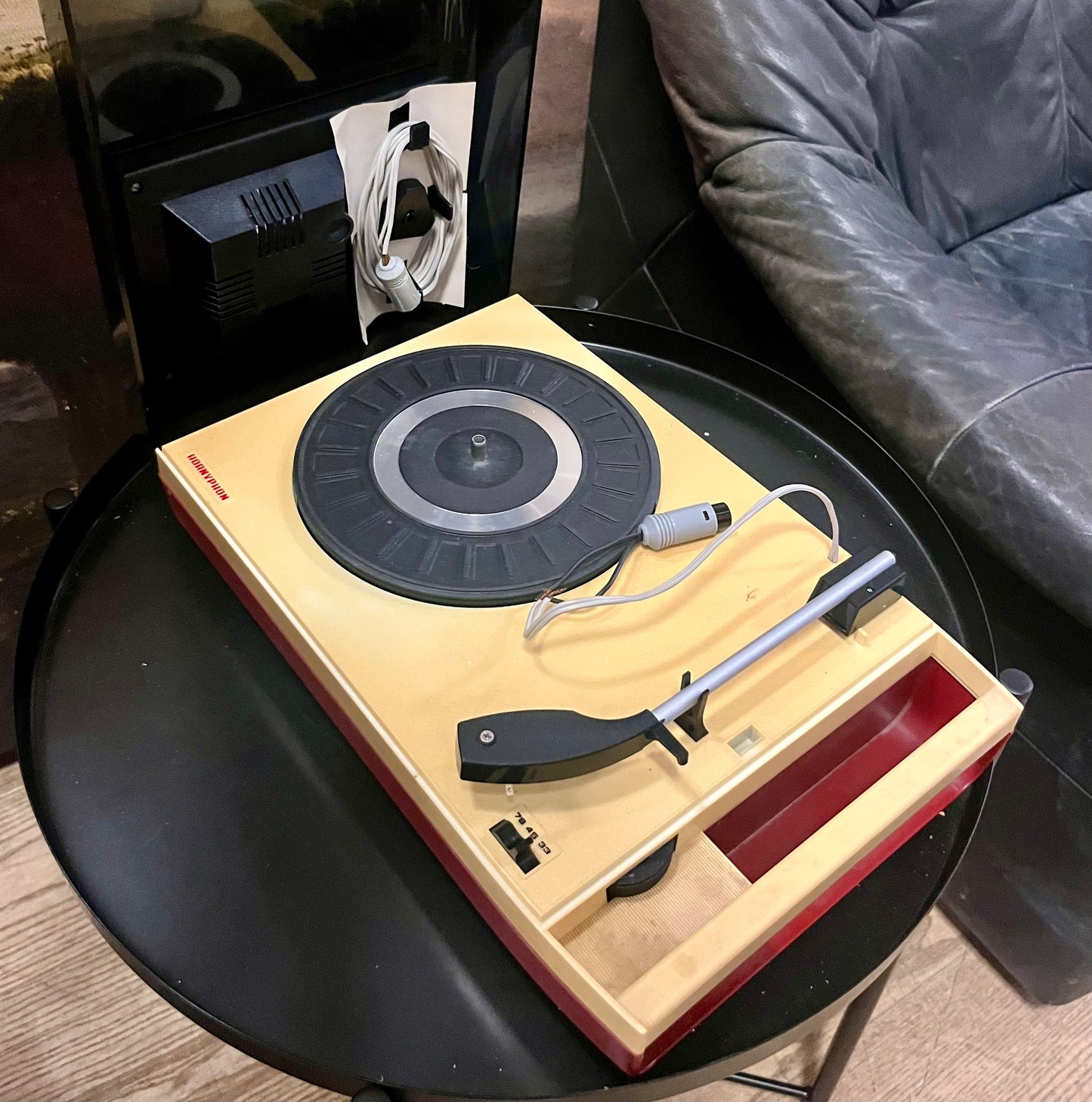 Hornyphon Vintage Plattenspieler – 1960er/70er, Holzgehäuse, Wien