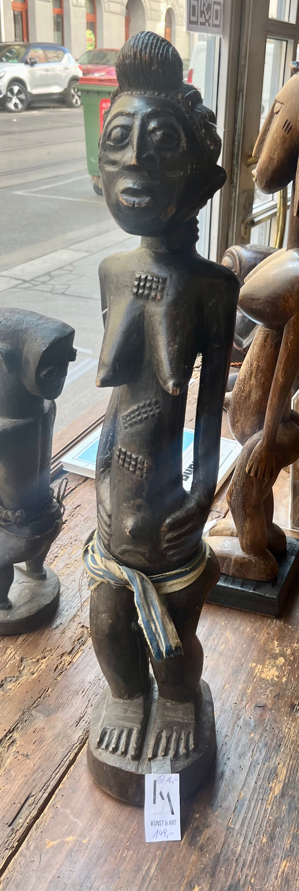 Grosse Statuette