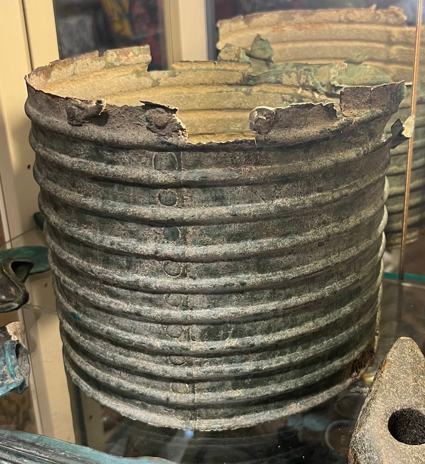 Fragment eines Hallstatt Bronzegefäßes