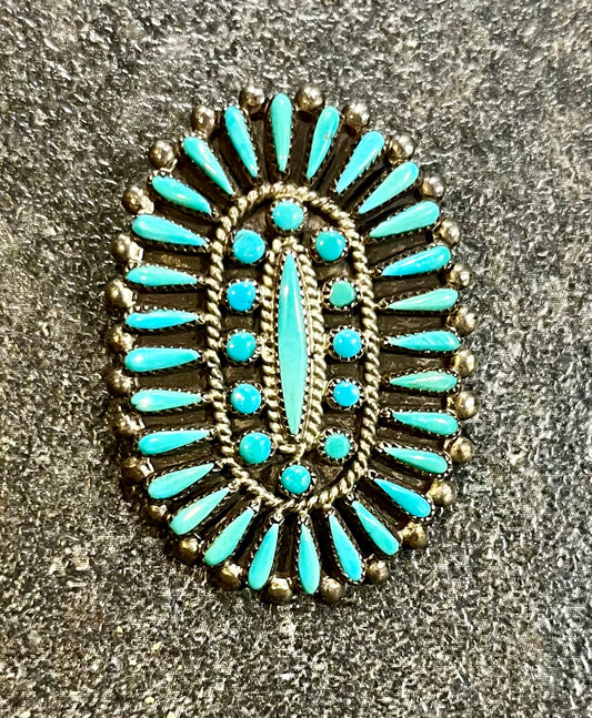 Zuni-Brosche mit Türkis in 925 Silber – Judy Wallace, ca. 1980er