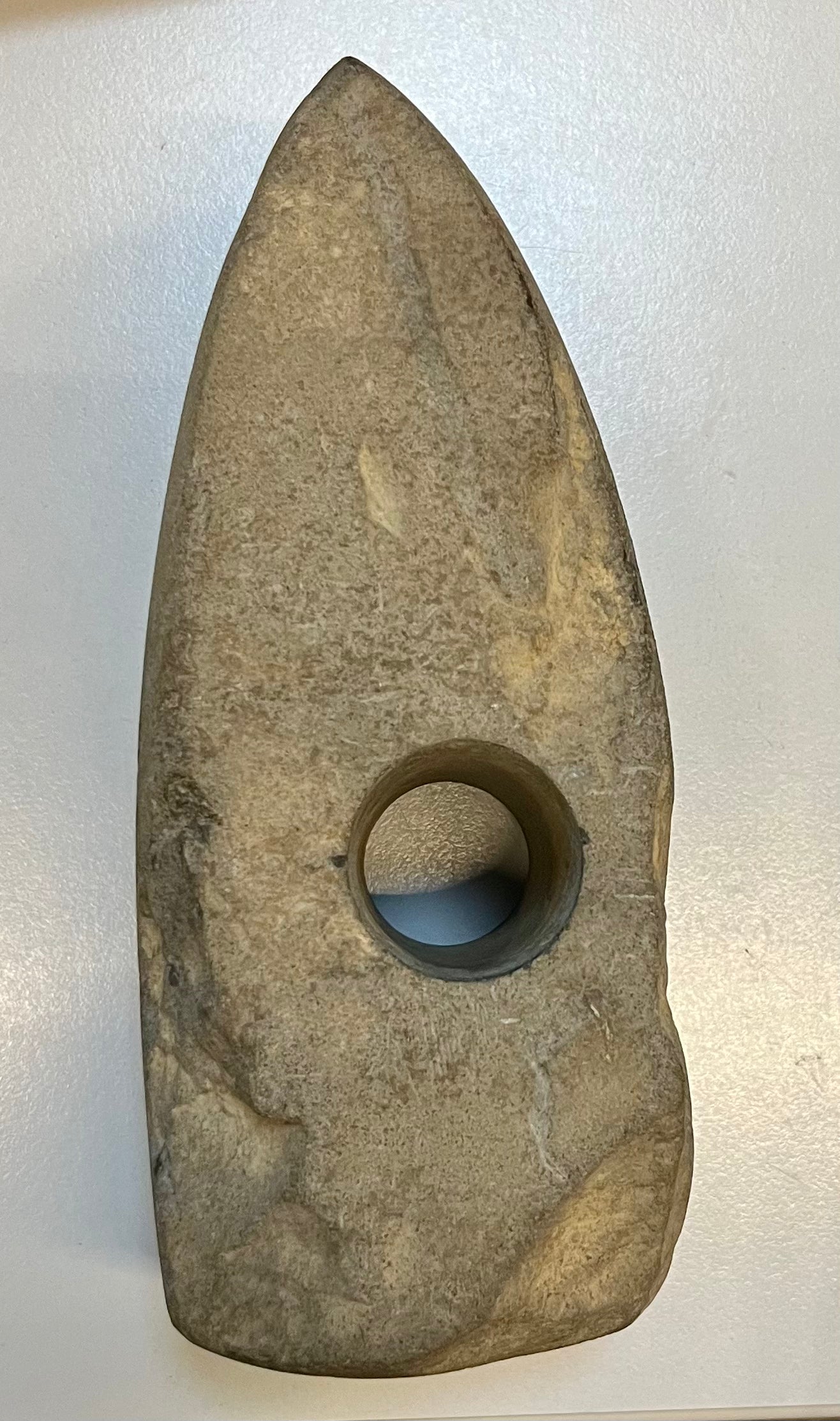 Neolithisches Lochbeil, 22 cm – Jungsteinzeit ca. 4000–2200 v. Chr.