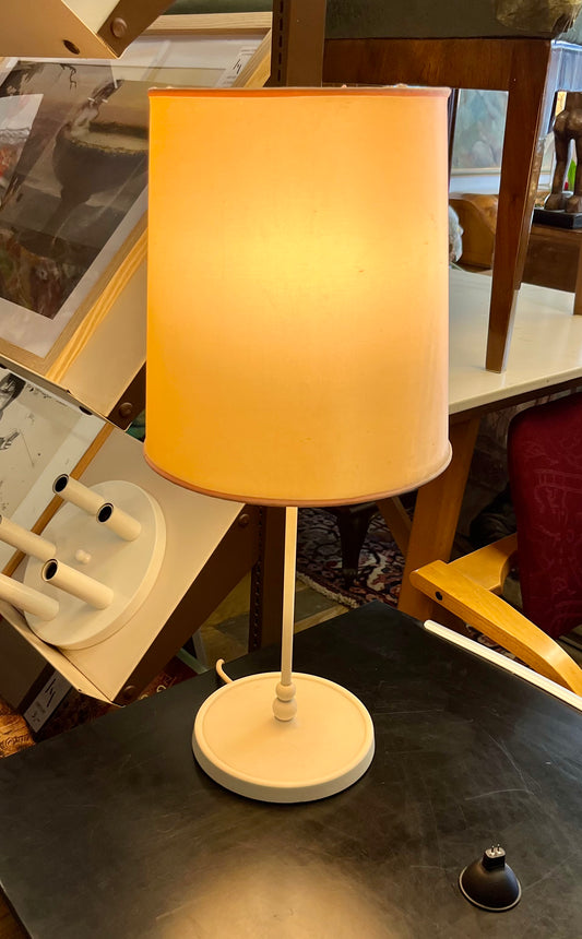 Vintage Tischlampe – Mid-Century Modern, Weiß mit Stoffschirm