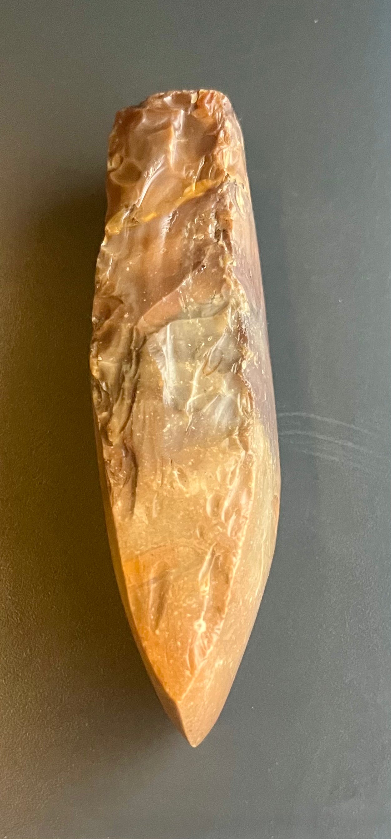 Neolithisches Feuersteinbeil (Silex) — Dicknackige Form, Privatsammlung