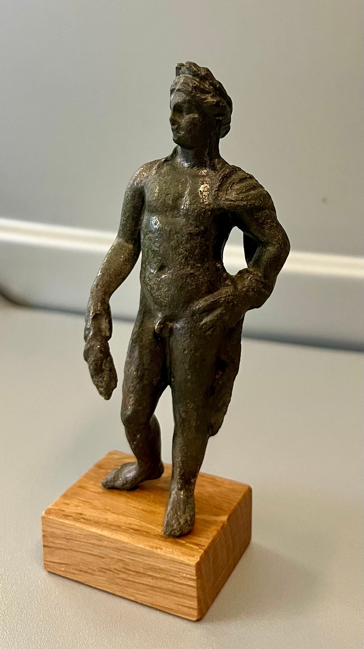 Römische Bronzestatuette des Apoll – 2.–3. Jahrhundert n. Chr.