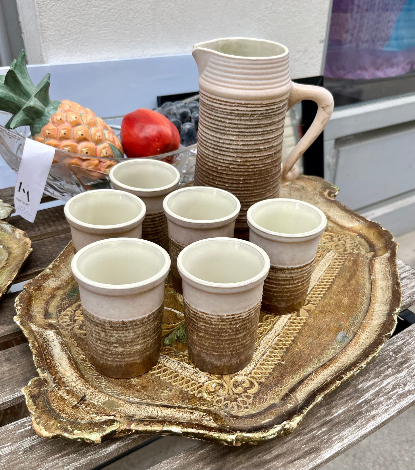 Vintage Wasserkrug und Tassen