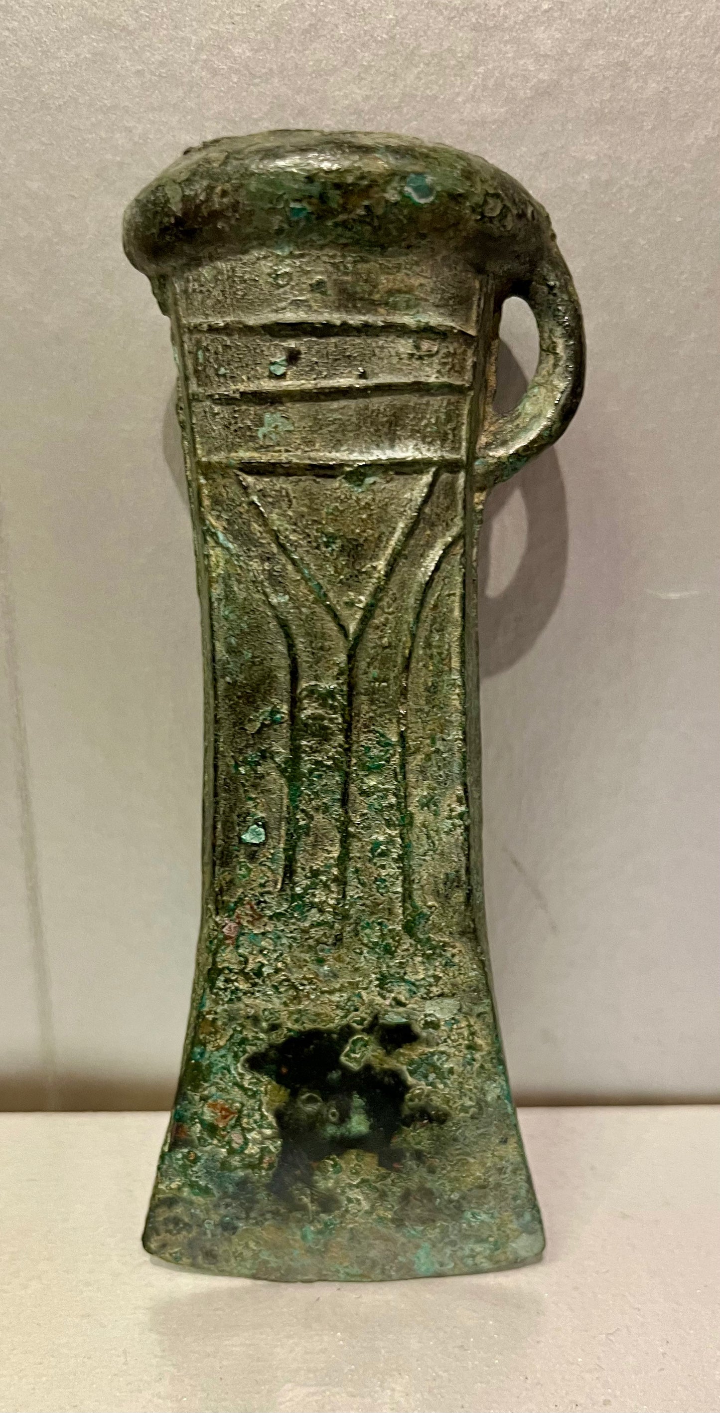 Grosses Tüllenbeil verziert Urnenfelderzeit