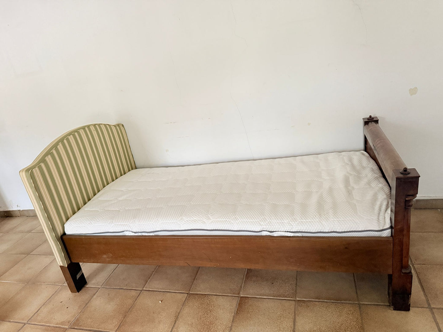Vintage Bett mit Lattenrost