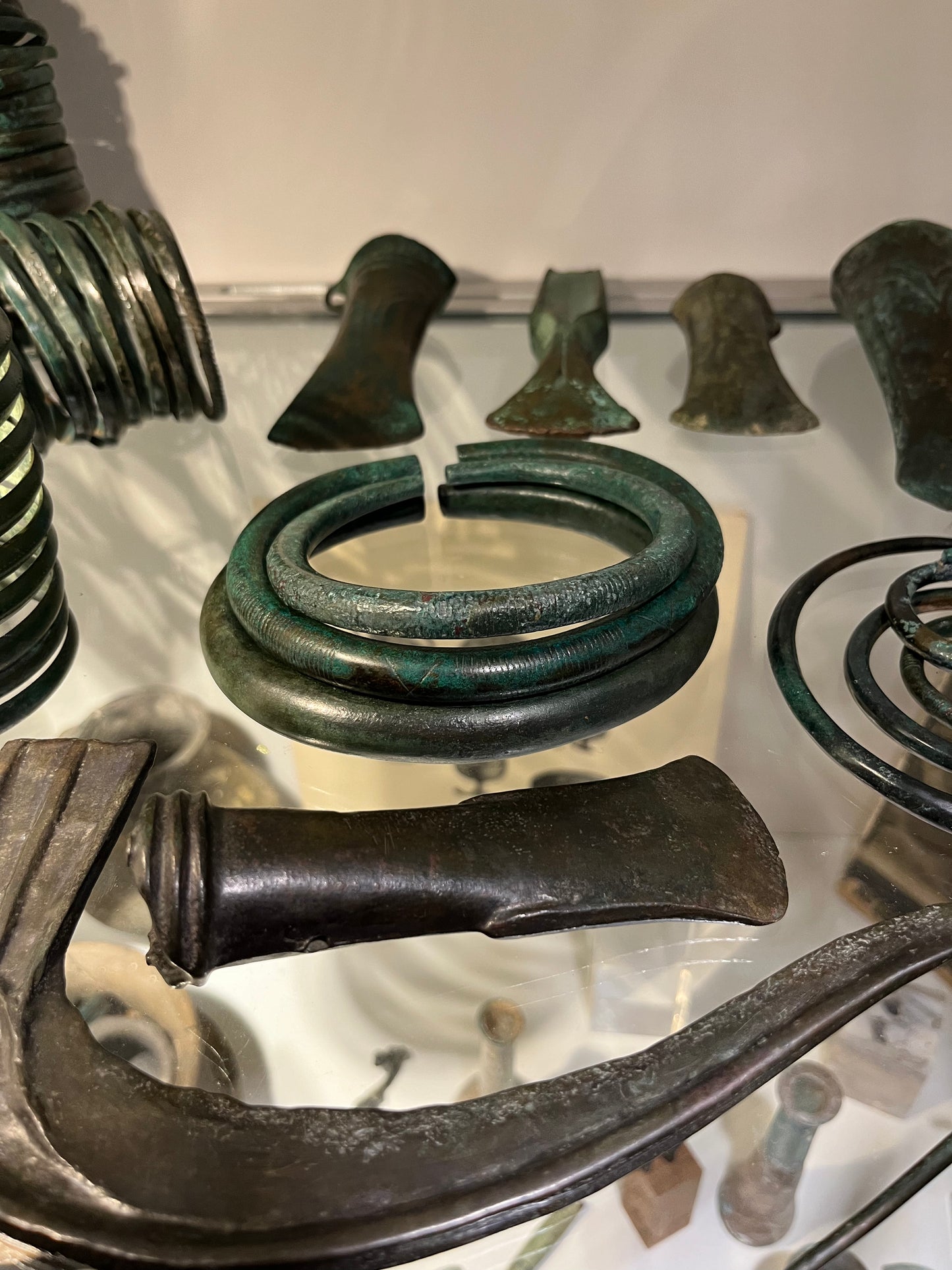 Bronzezeit Lot 3 schwere Bronzearmreifen