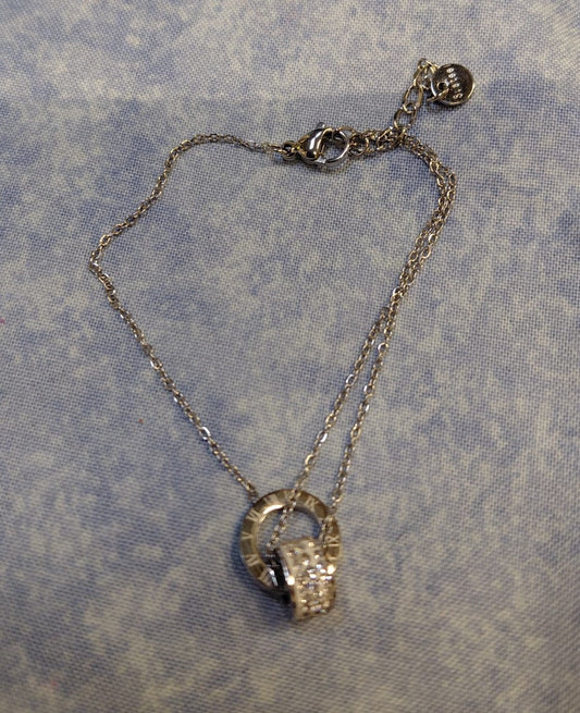 Elegantes Edelstahlarmband mit römischen Ziffern