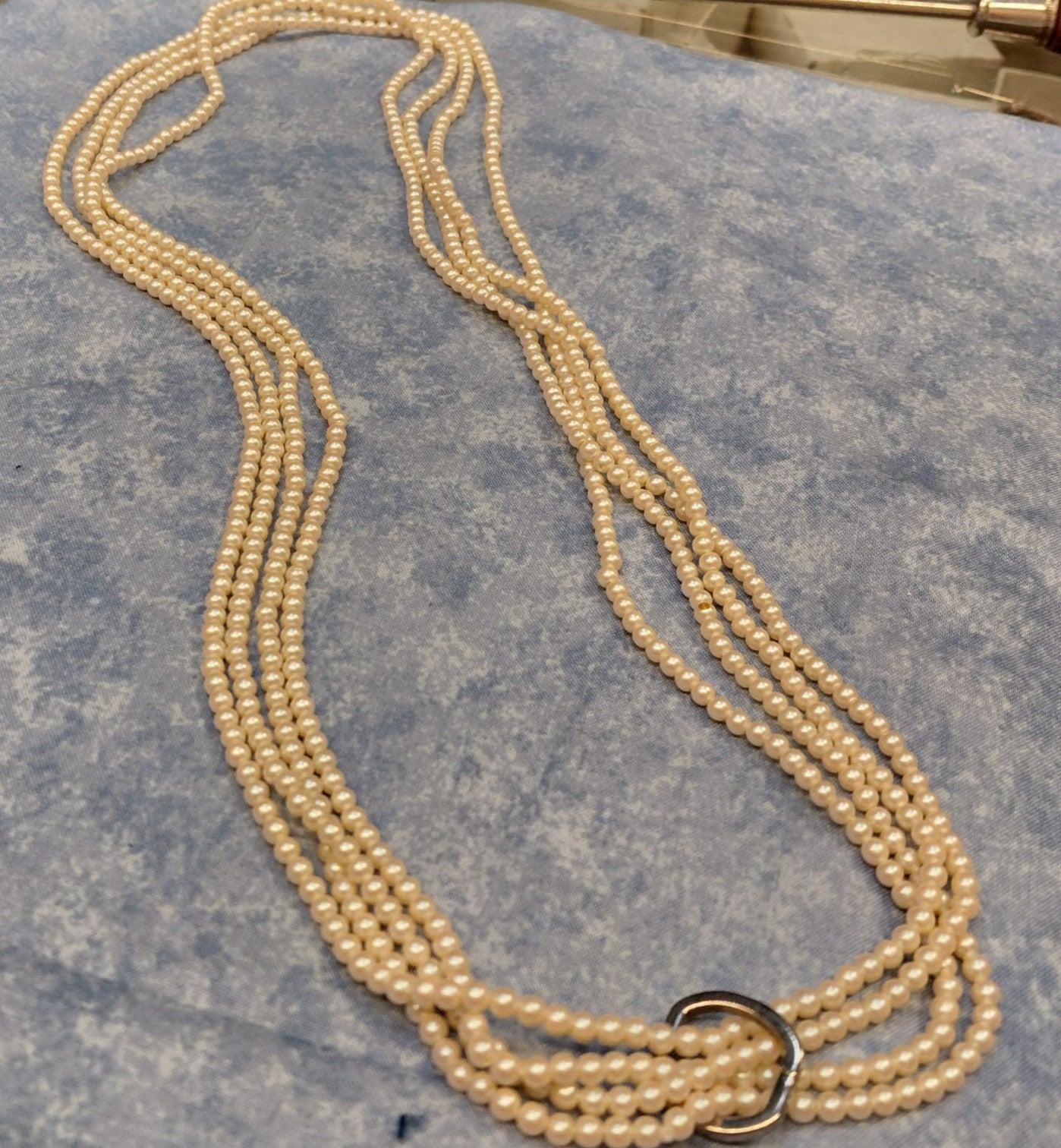 Elegante 4-lagige Perlenkette