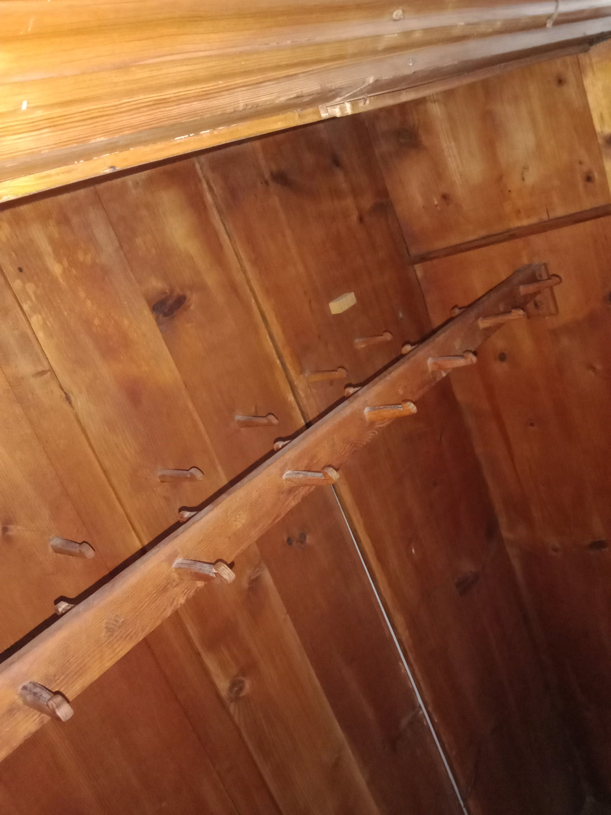 Vintage-Schrank aus Holz
