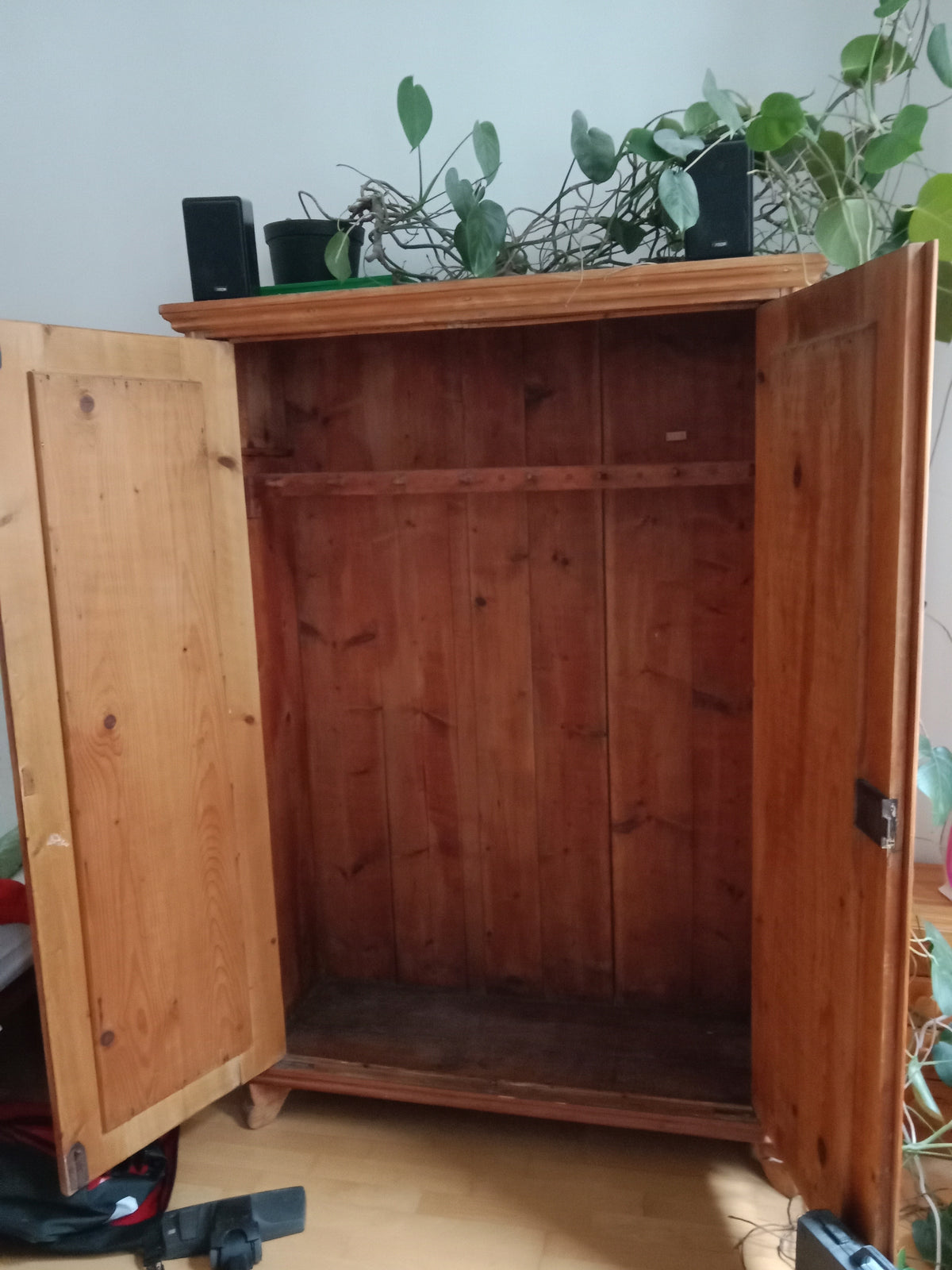 Vintage-Schrank aus Holz