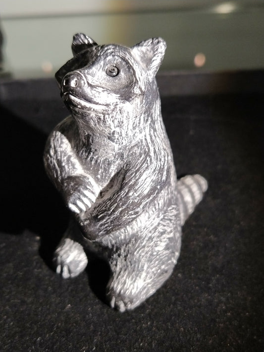 A Wolf Original : Handgeschnitzte Figur eines Waschbären aus Speckstein