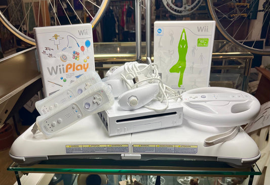 Nintendo WII mit Zubehör Fitness und Spiele