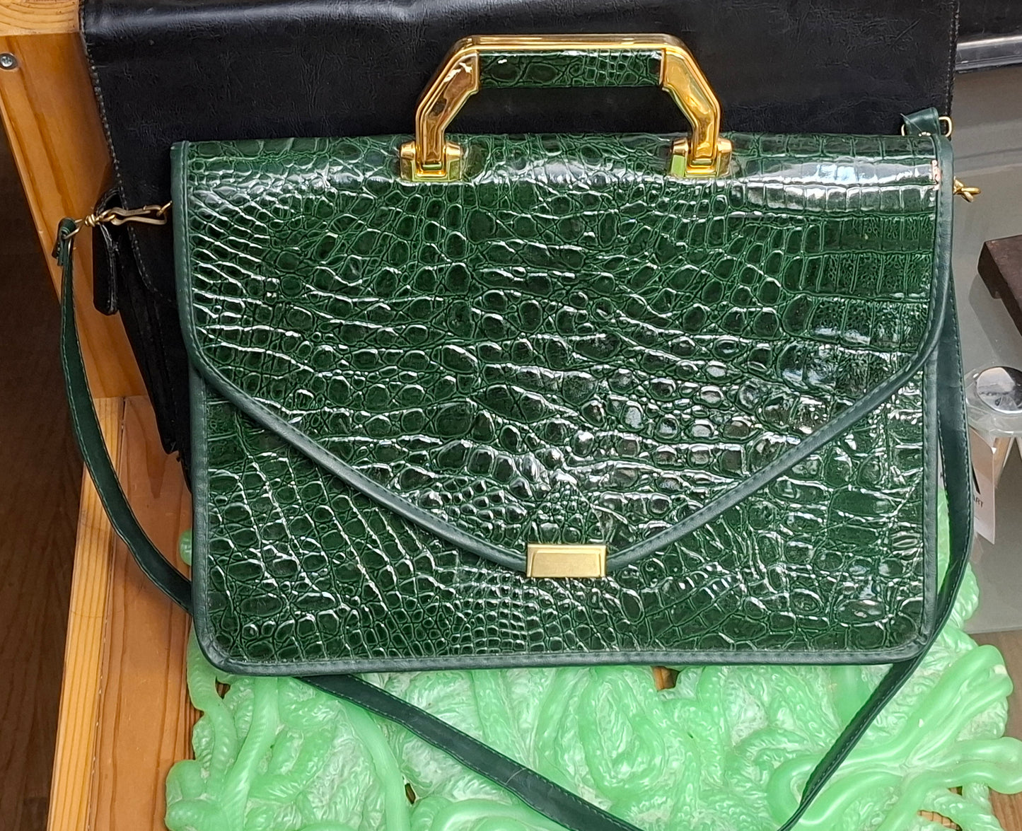 Grüne Brief-Umhängetasche